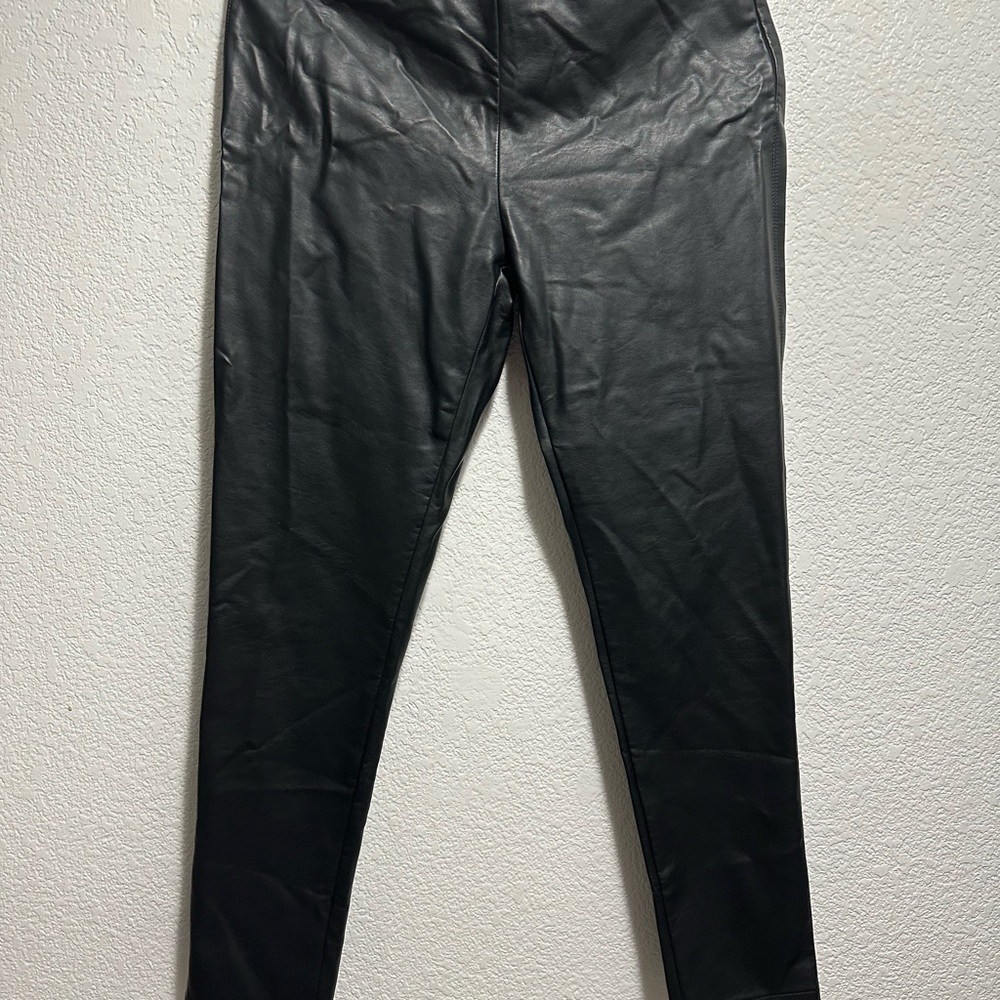 Vintage High-Waist Black Faux Leather Leggings - Women - Picture 6 of 10